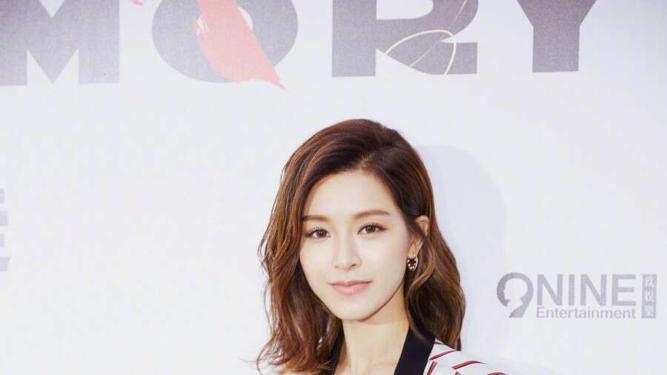 文咏珊的蛇蝎美从何而来？放弃粉色和木耳边，换成这些打扮如神助
