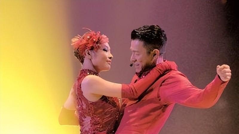 刘德华多年的赖文慧，仍未婚，眼睁睁看着他娶了别人