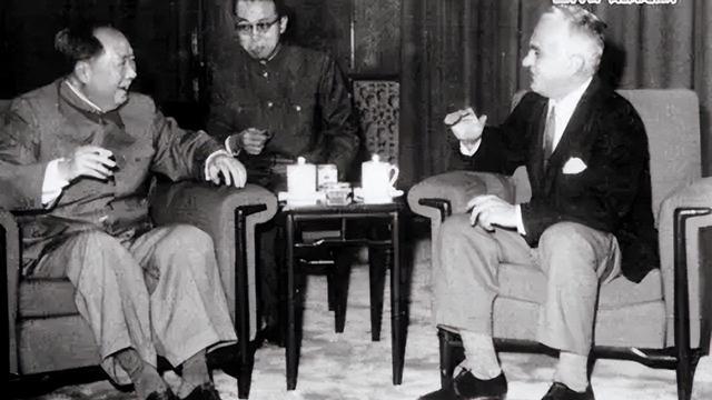 1970年，斯诺咖啡喝多想上厕所，毛主席：我们是老朋友了，用我的