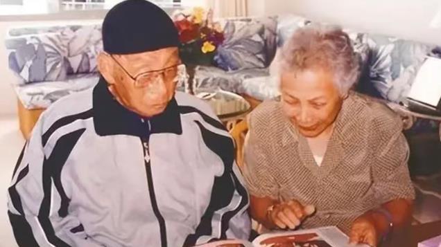 1993年黄宏看望张学良，请其为家乡题词，张学良最终只写了三个字