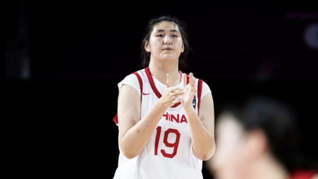 惊爆！2米24女篮17岁小将，两场比赛28中28，命中率百分百
