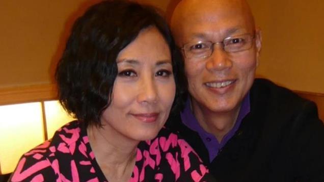 77岁了也要开演唱会捞金？路走不利索又无儿无女，汪明荃图什么？