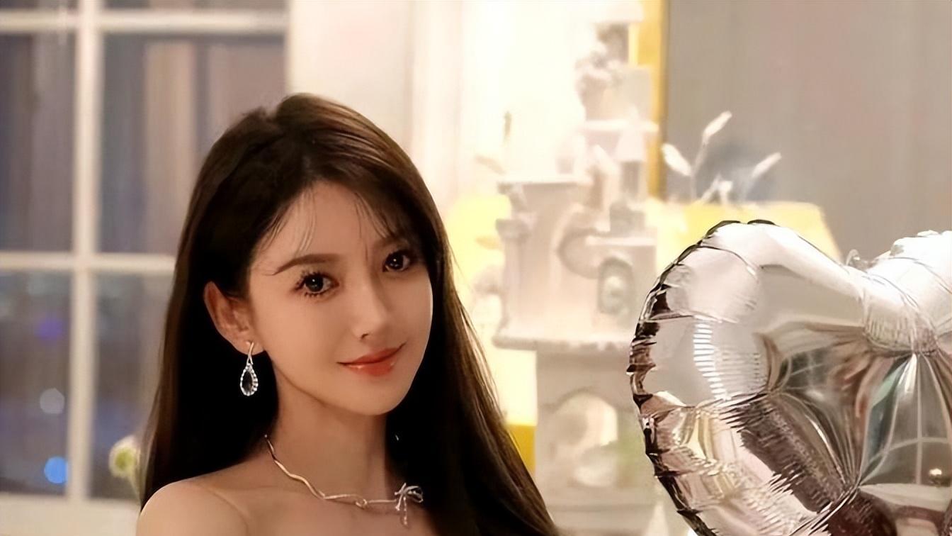 黄晓明官宣恋情，洗白的却是杨颖！叶珂逼婚的丑态，暴露真实人品