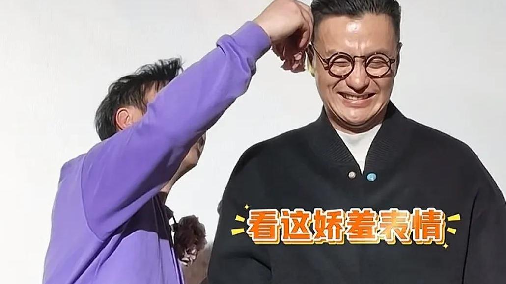 三位男演员同框，张颂文好娇羞，周一围个子真高，林家川痞帅十足