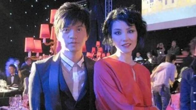 李健媳妇：丈夫身家过亿不买房，结婚20余年不生孩，她怎么看？