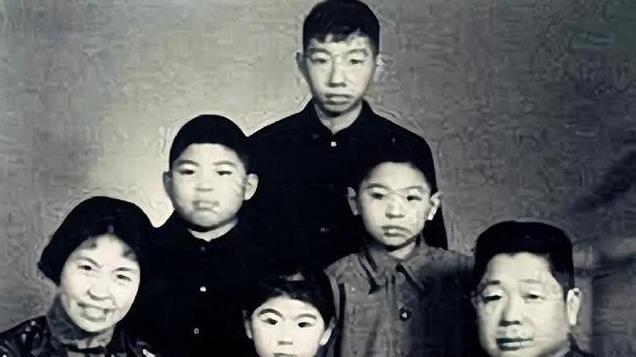 82年陈锡联次子遭空难去世，面对中央慰问他含泪说：家里工作我做