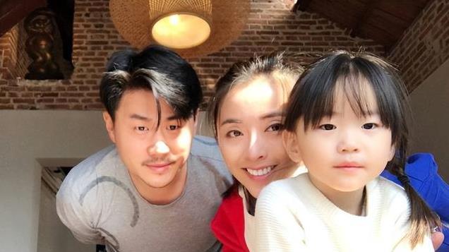 “傻姑”黄小蕾拒绝杜淳追求，倒追大张伟，却与富商38天闪婚闪孕