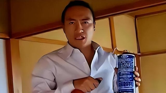 火烧靖国神社的刘强，回国后单位将他开除，妻子离婚，如今怎样？