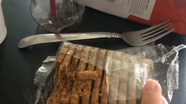 懒人经常见，可是懒成这样的可真是不多见，你见过长蘑菇的衣服么