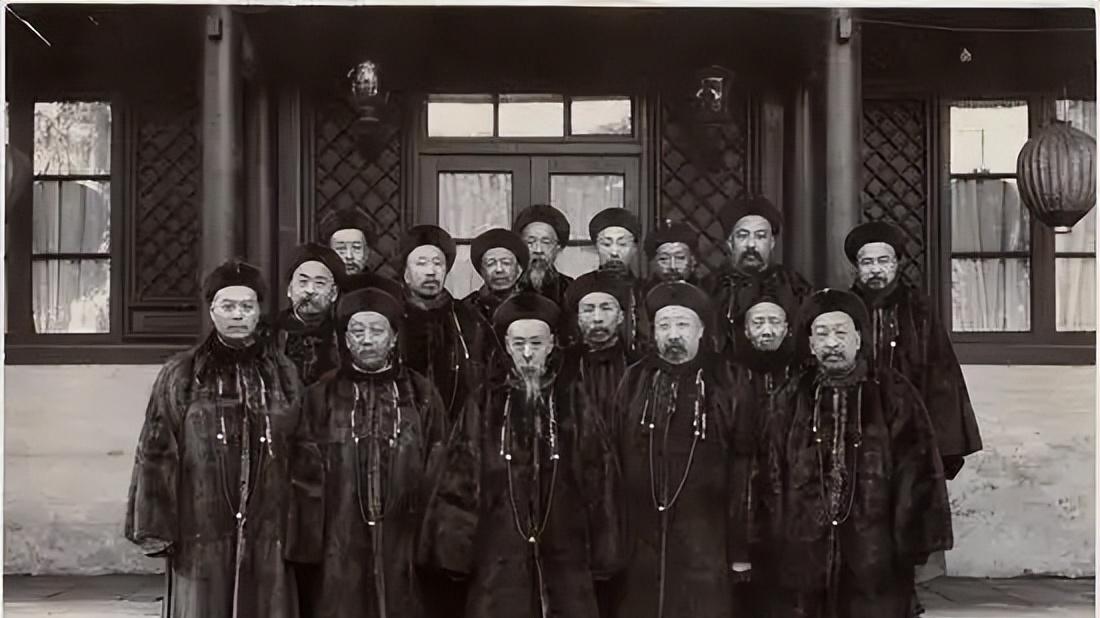 1917年，瞿鸿禨罕见留影，镜头中的他鹤发童颜，颇有些仙风道骨