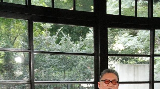 李敖与胡因梦离婚当天，笑着拍了这张照片，之后他却骂了对方37年