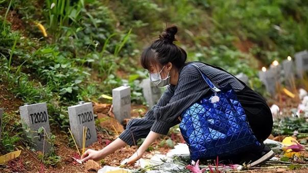 家中老人去世后，有2件遗物不能烧，你知道是什么吗？留下就是福