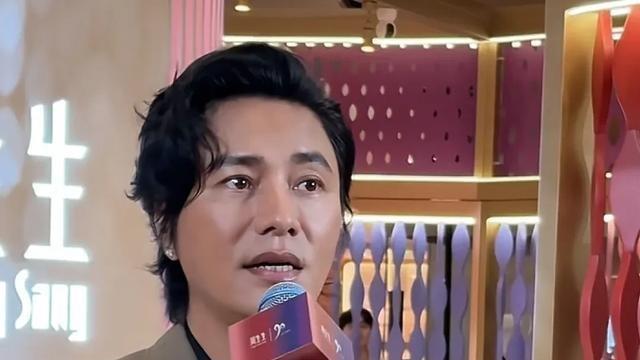 看了48岁陈坤和51岁辛柏青近照，才懂油腻和清爽的区别