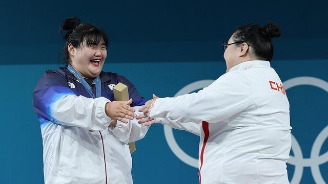 趁李雯雯不在，朴惠贞挑战举重世锦赛两连冠，神秘之师朝鲜引关注