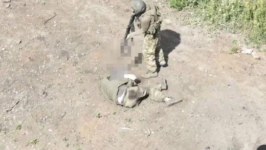 俄罗斯军方杀害受伤士兵引发争议