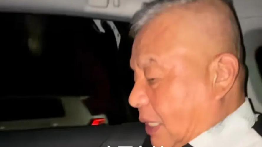 父亲已过世的10位星二代，老爹个个不简单，儿子更是青出于蓝