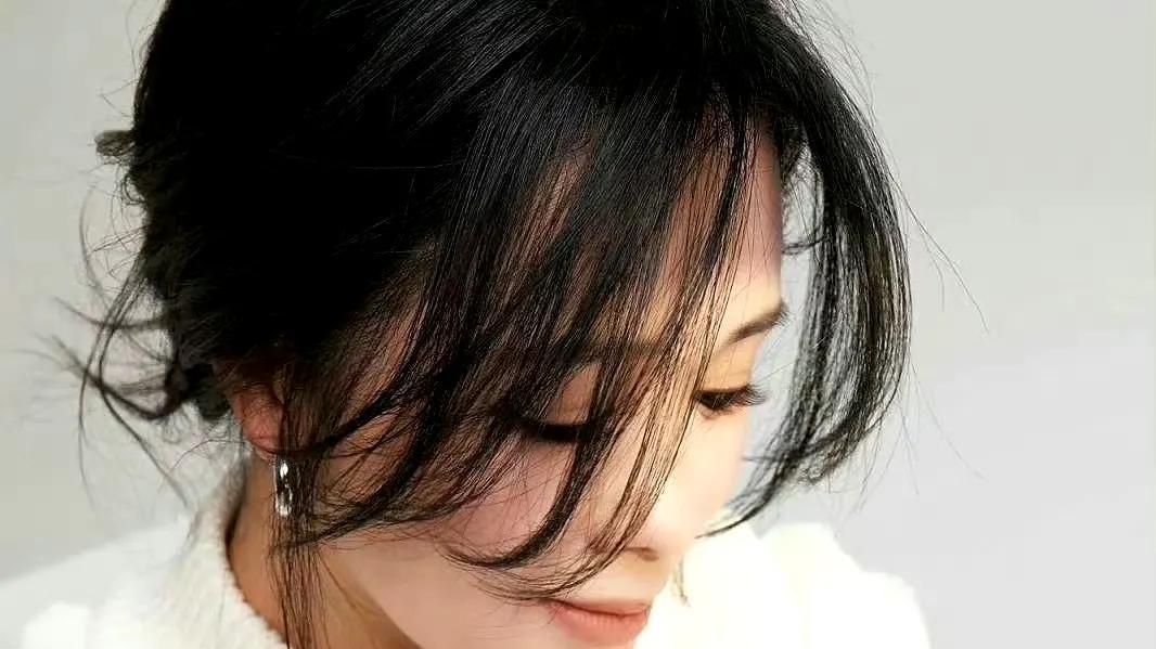 狗剩快跑：只知道这位演员气质不俗，不知她曾是巩俐替身
