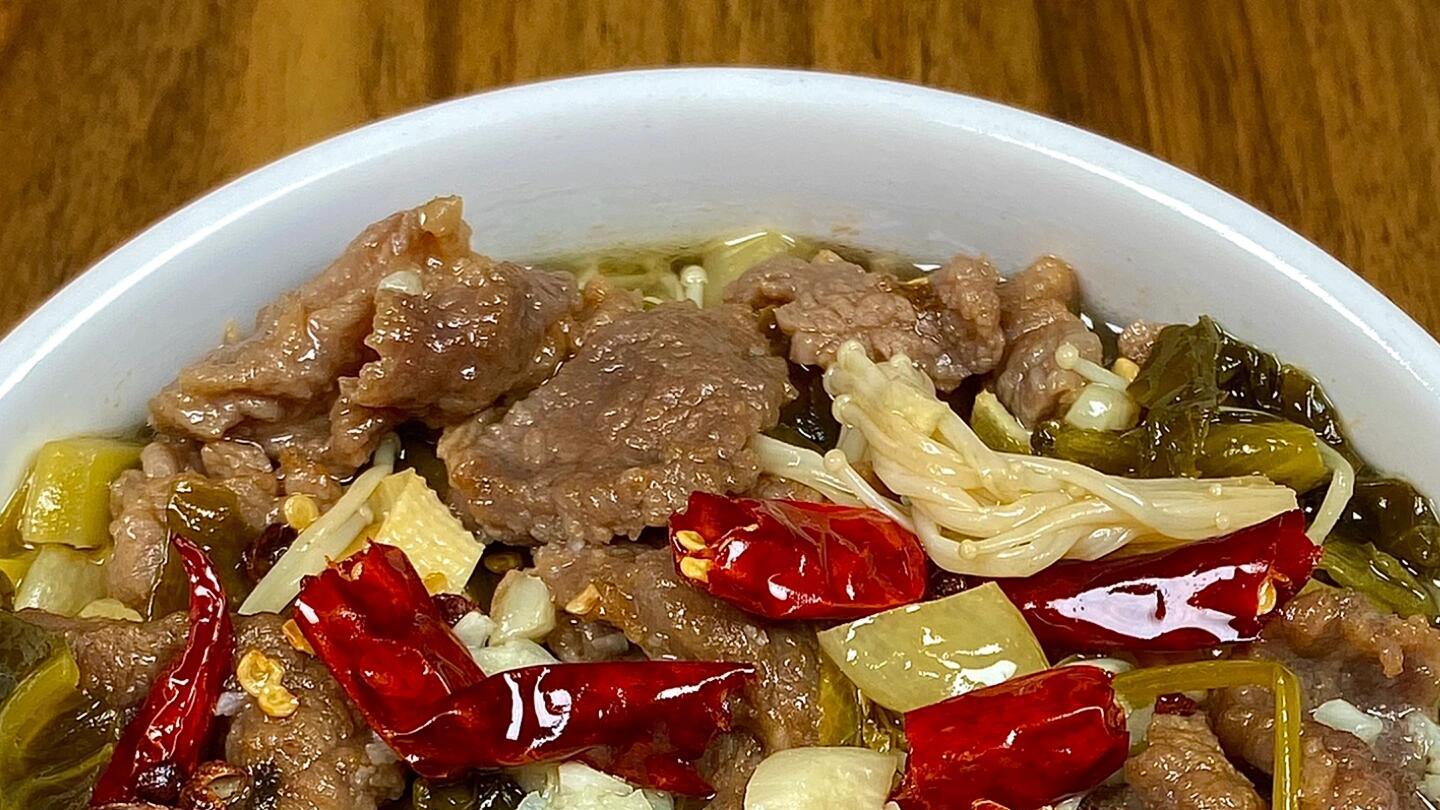 “酸菜牛肉锅”