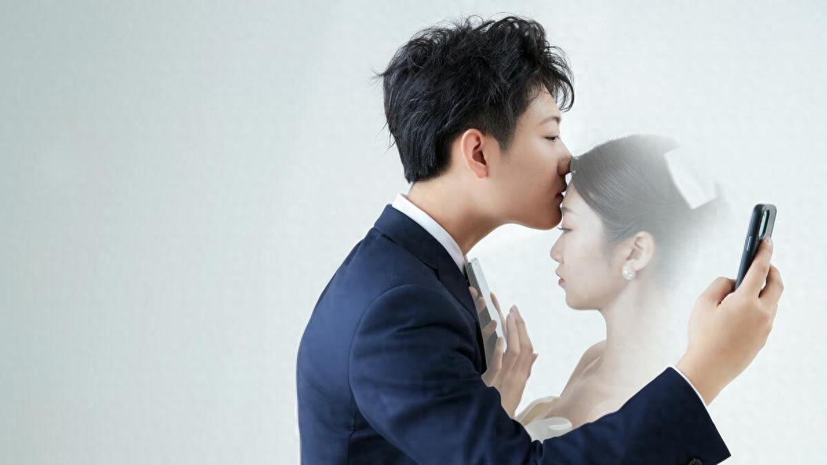 “杀父仇人”默默守护女孩20多年，真相之后，“仇人”竟是痴情恩人