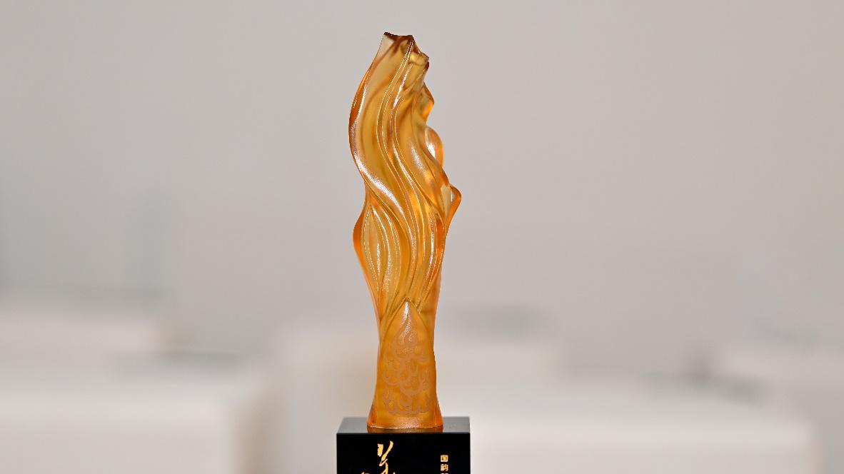 中国星东方曜荣获“美曜东方·国韵新生奖” 美曜东方，吉利汽车集团成为瑞丽伊人风尚2024盛典独家汽车