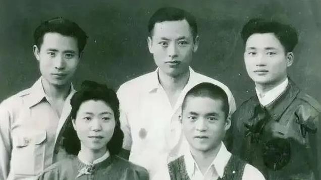 48年一国军军官被下令枪决，行刑前被强按下跪，高呼：毛主席万岁