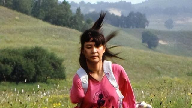 《隐形的翅膀》：如何用通过塑造“美”，表现主角的不屈和坚强