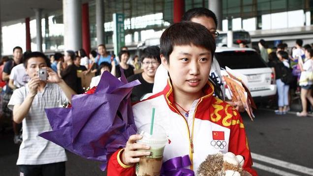 奥运冠军郭跃：被开除后转型金融，很成功！退役后留长发超漂亮