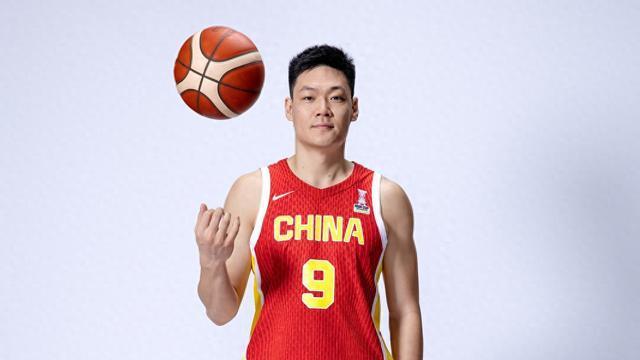 张宁首秀，中国男篮组全新首发5将，胡明轩队长+核心 4内线有优势
