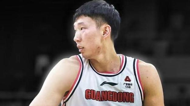 广东男篮18分惨败！杜峰战术争议，徐杰低迷，郭艾伦的去留