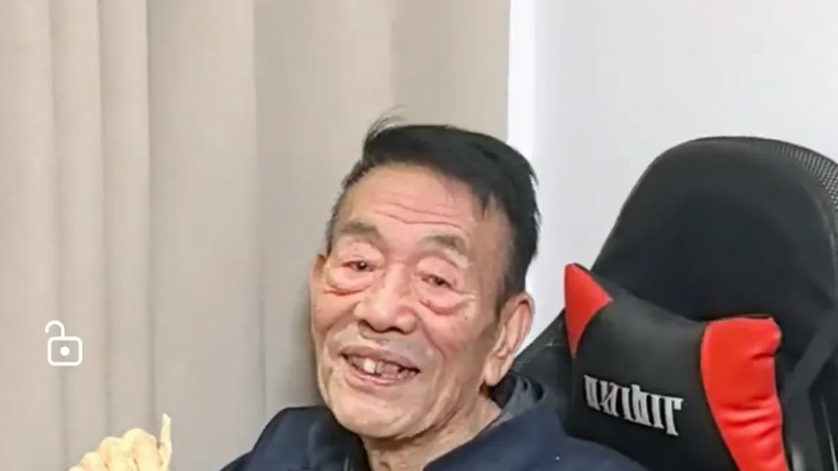 侯耀华去天津，看望杨少华先生，杨议说：这回我二哥把我玩透了