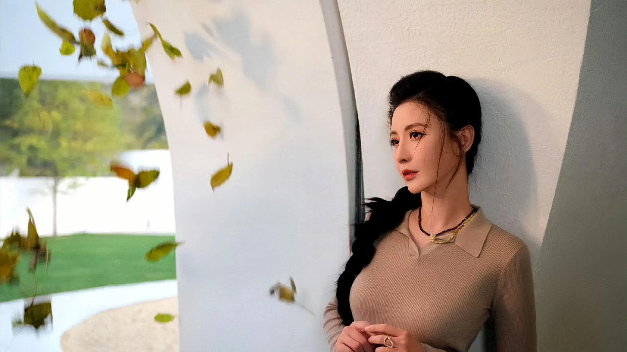 张萌最新生图曝光，原来她的腿那么粗，眼睛那么大