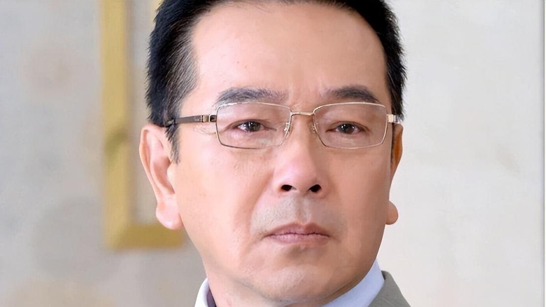 酒桌变戏台，老戏骨再炫教科书式演技，网友直呼演技炸裂