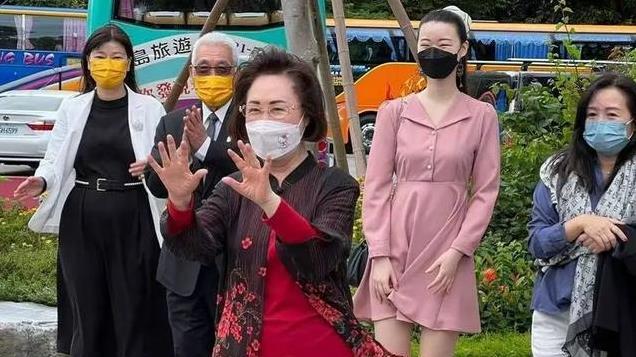 众星皆惋惜琼瑶去世, 只有林心如苏有朋说得一针见血