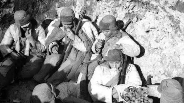 1951年彭老总看到李奇微睡衣，下令全军撤退，救了10万志愿军性命