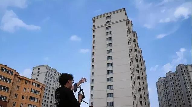 第一批在鹤岗买房的人开始撤离：房子4万，工资2000，开不起暖气