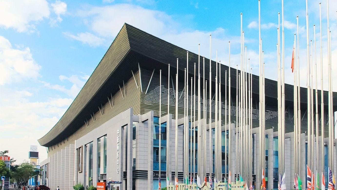 300㎡、800㎡、8000㎡，大中型场地应有俱全，满足活动及展会需求