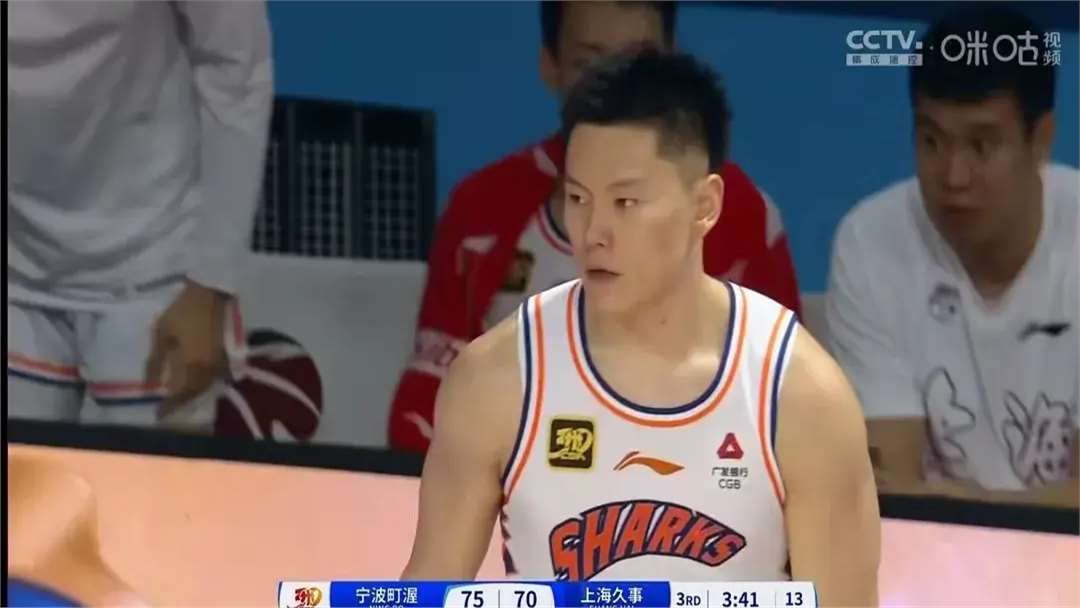 土豪队四连败！赛后队记炮轰主教练：为啥没用洛夫顿？该换教练了