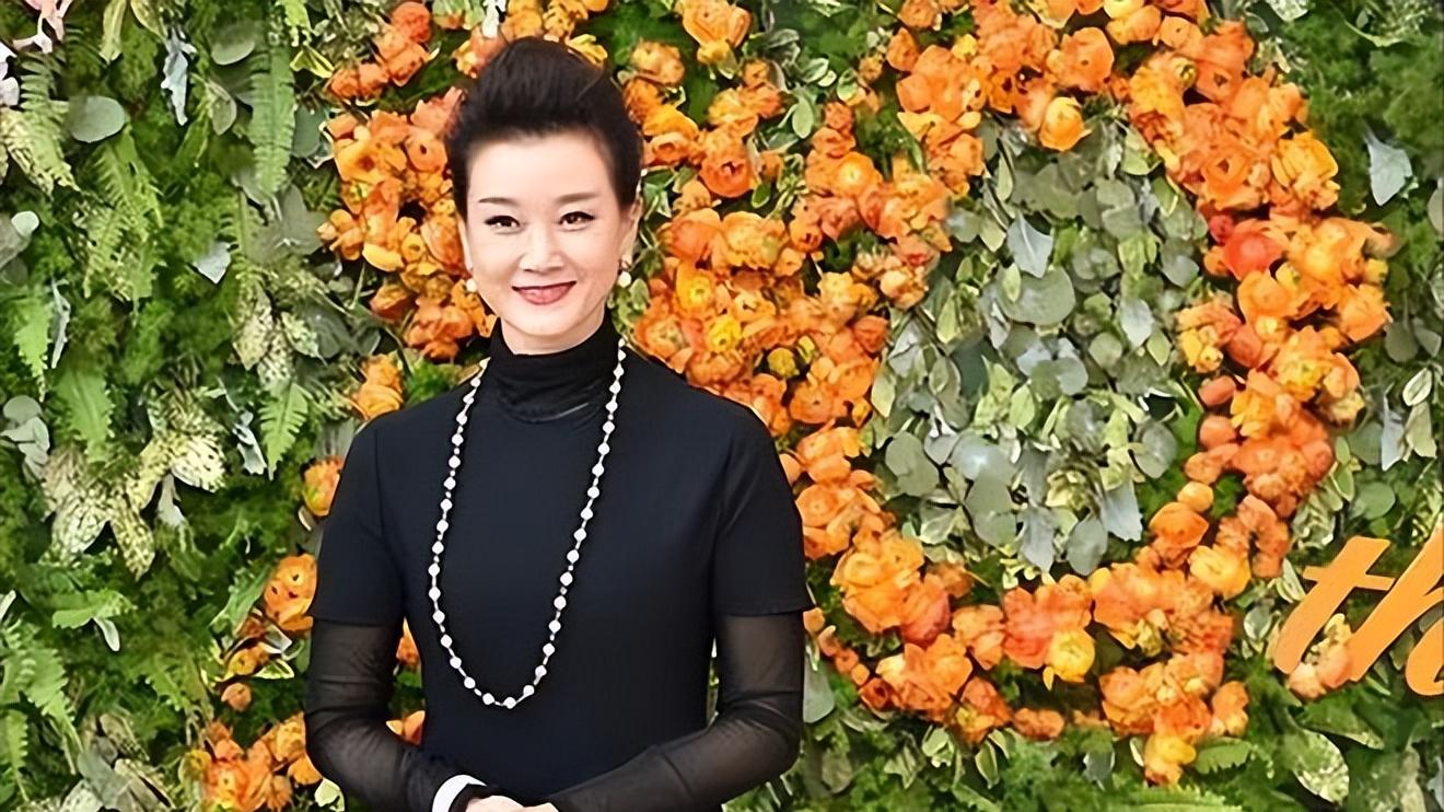 58岁宋祖英和63岁李瑞英同框，才发现女人的美，与年龄无关！