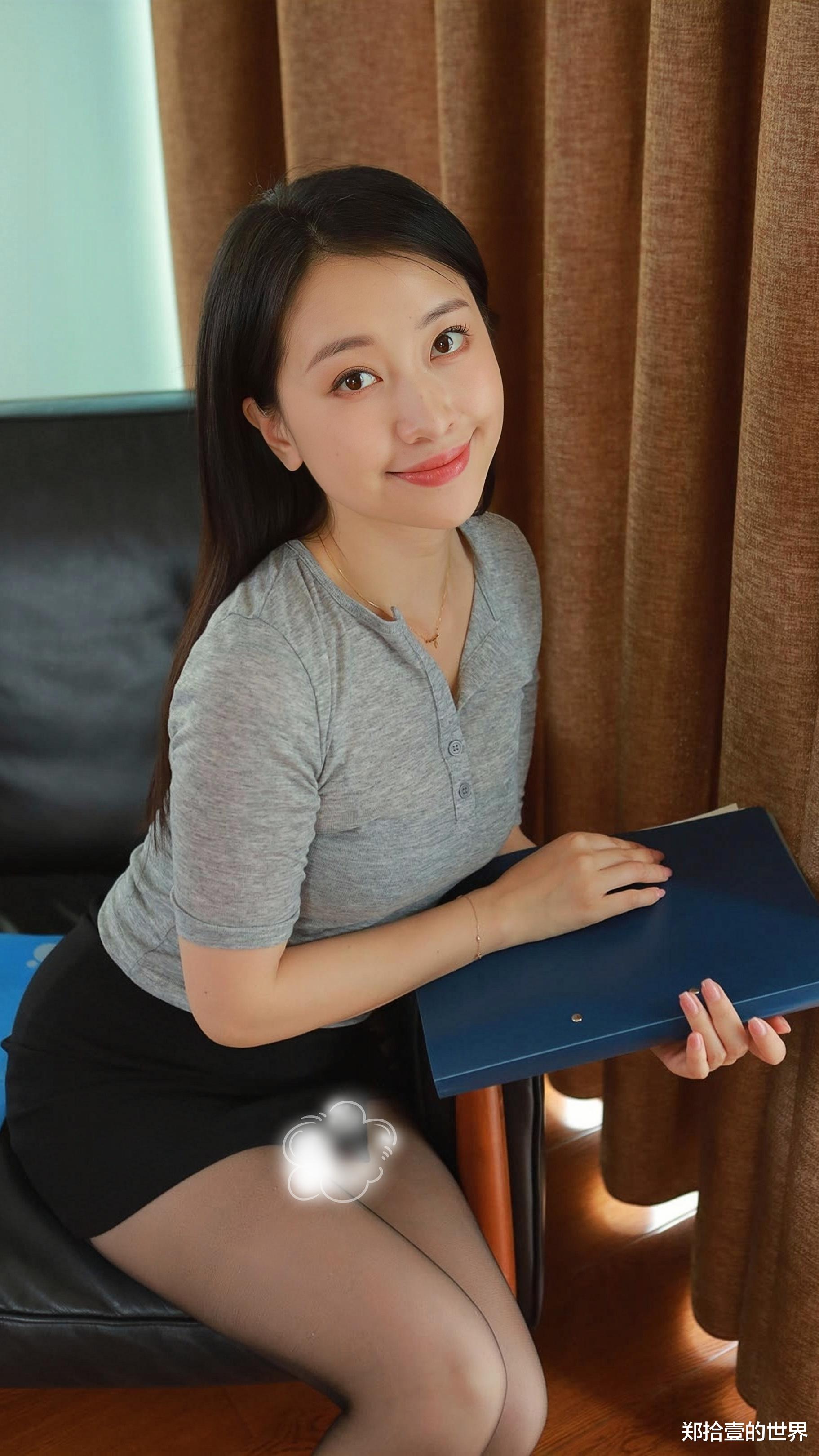 新招的秘书竟然是同学的妈妈, 这让我怎么使唤她呢!
