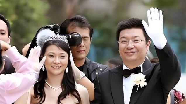 刘芳菲：两段感情身心俱疲，离开央视后，如今与陈宝国同游云冈