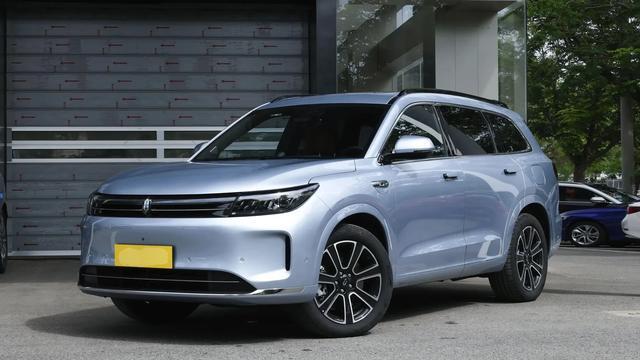 1-10月中大型SUV销量榜，理想L7丢冠，蓝山第9，星途揽月第25名。