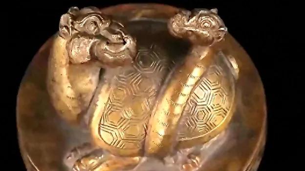 山西大爷带“金龟”鉴宝，称有人开价28亿，专家：赶紧上交避灾