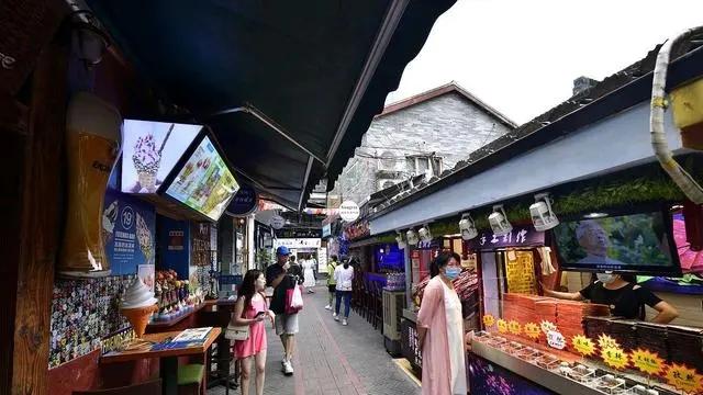 外地到上海旅游逛街哪里去，特色逛街地点推荐，有吃有喝有逛