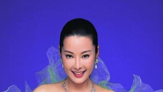 他与袁立同居12年，转头却娶“大魔王”张怡宁为妻，究竟为何？