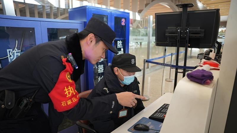 热情服务 为旅客排忧解难