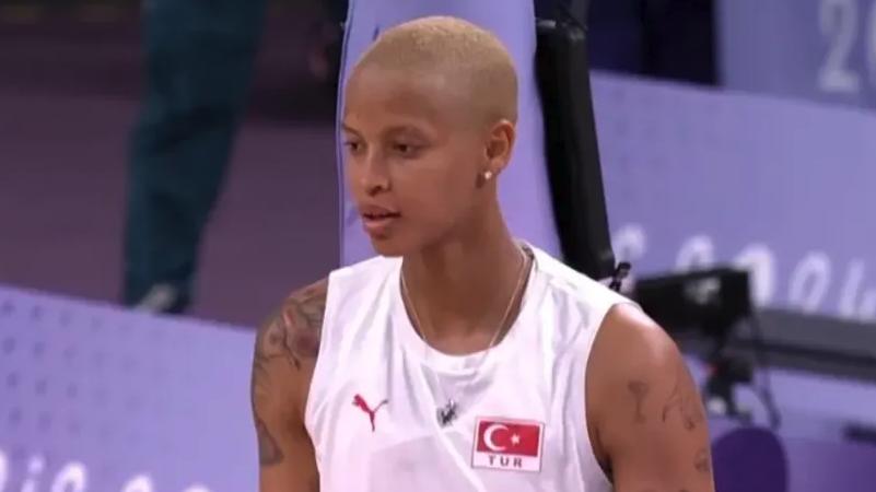 震撼球坛！瓦尔加斯单场42分闪耀，中国大门曾为她开又关，郎平决策引热议！