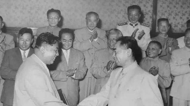1969年珍宝岛战役，朝鲜军队集结鸭绿江，毛主席如何巧妙化解危机