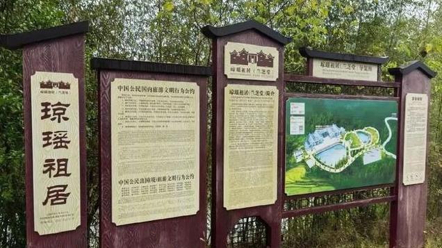 湖南琼瑶故居举办哀悼仪式，现场人山人海，市民排队送行痛哭流涕