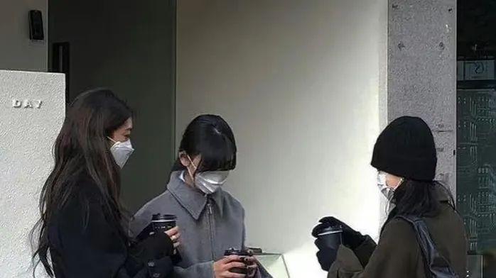 去了韩国才发现：满大街都是“大衣+阔腿裤”，遮肉显瘦又高级