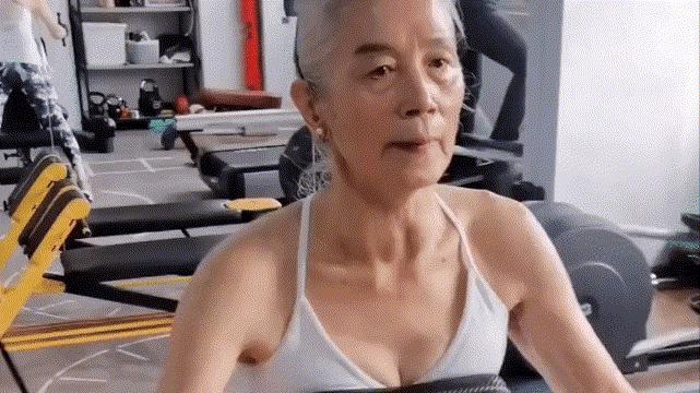 老年版热辣滚烫，天津78岁的老奶奶健身18年，身材碾压20岁少女！